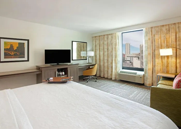 Hampton Inn & Suites Minneapolis/Downtown